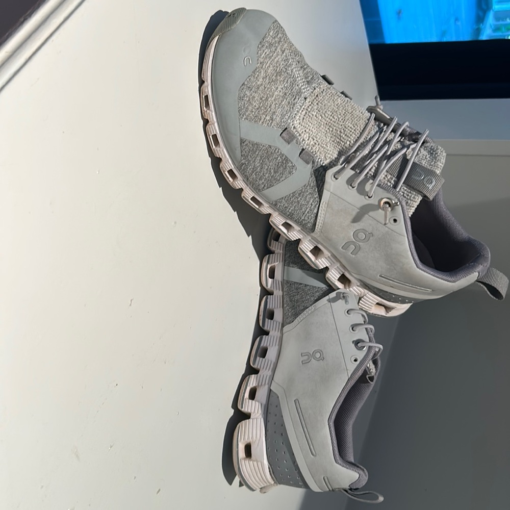 On Cloud Women’s  5 Terry 7.5 Great Condition